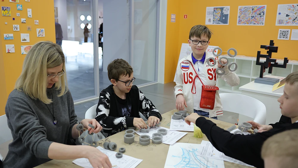 Creating a model of intergalactic ship: a space workshop at the National Centre RUSSIA