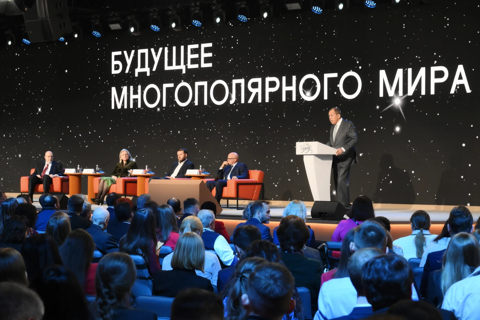 Strengthening the multipolar world discussed at the "Inventing the Future" Symposium