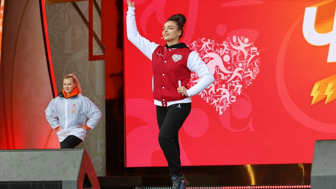 World sambo champion Karina Cherevan held an exercise session at the RUSSIA EXPO