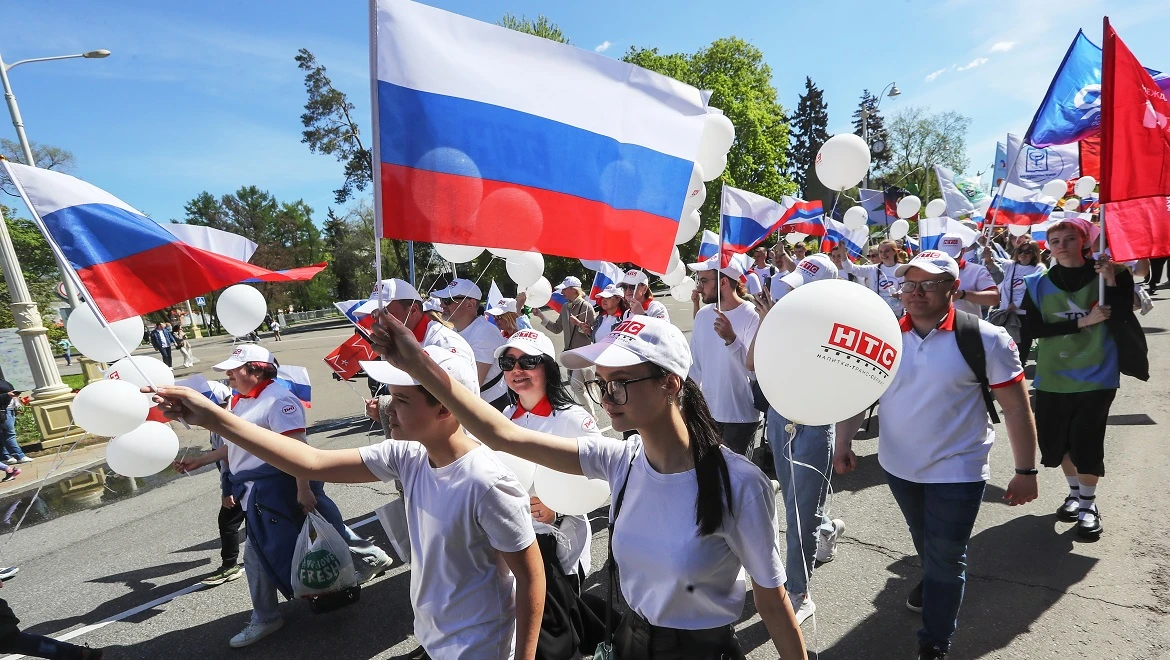 More than five thousand people took part in the May Day procession and flash mob at the RUSSIA EXPO