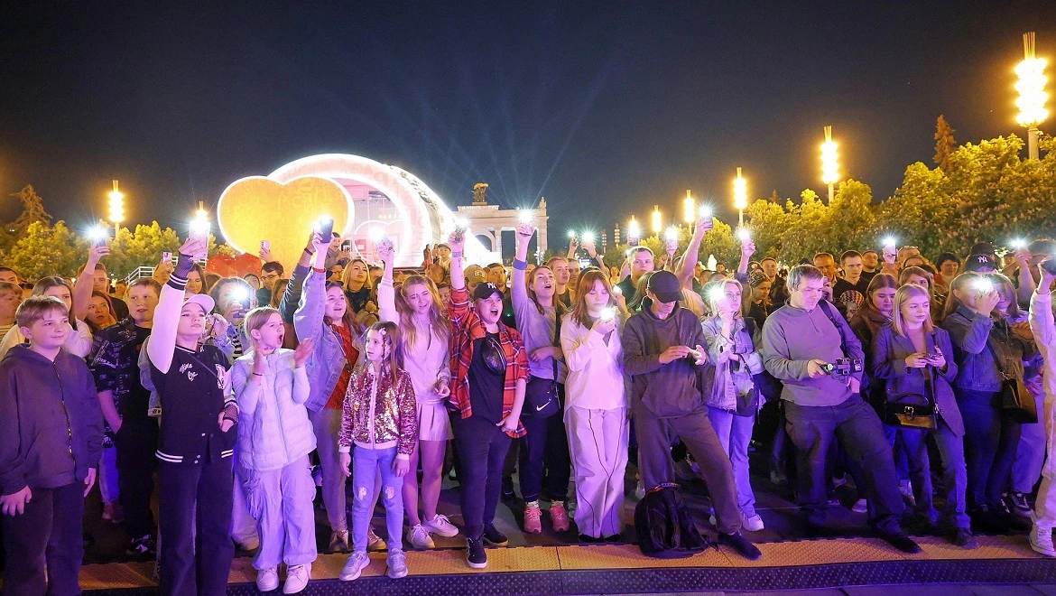 Night quest, sightseeing tour and concert: Saturday night at the RUSSIA EXPO