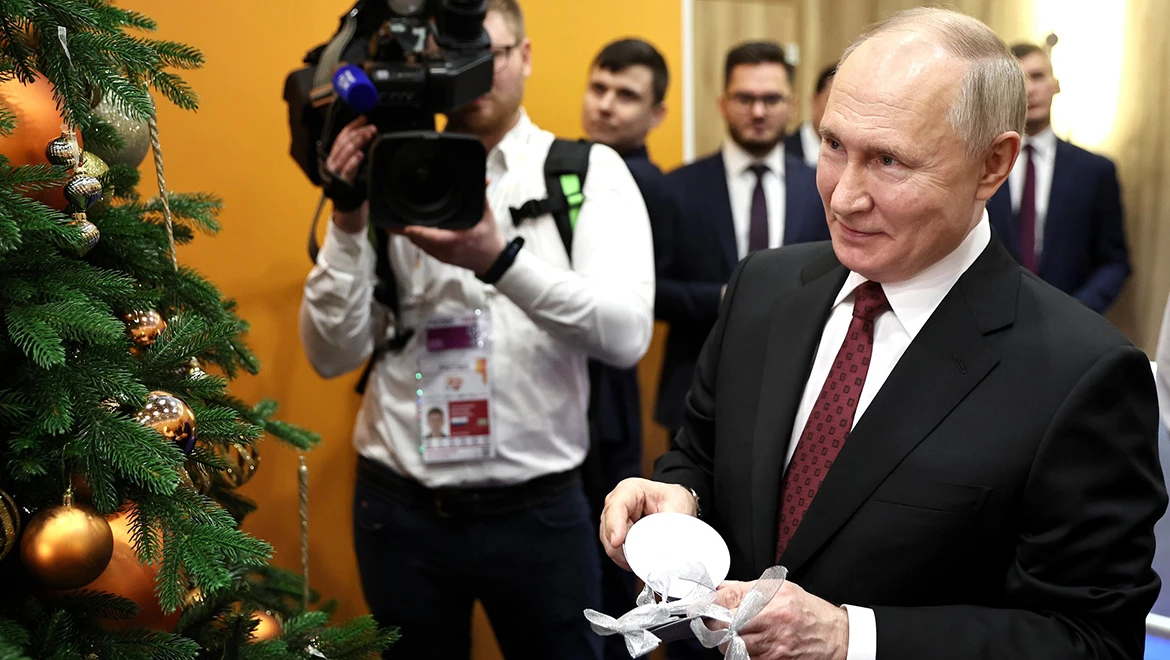Vladimir Putin launched The New Year Tree of Wishes event at the RUSSIA EXPO