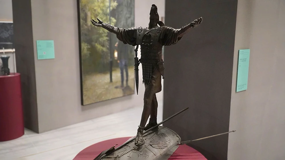 The moment of transformation: exploring the "Saint Christopher" sculpture at the "Legacy for the Future" exposition