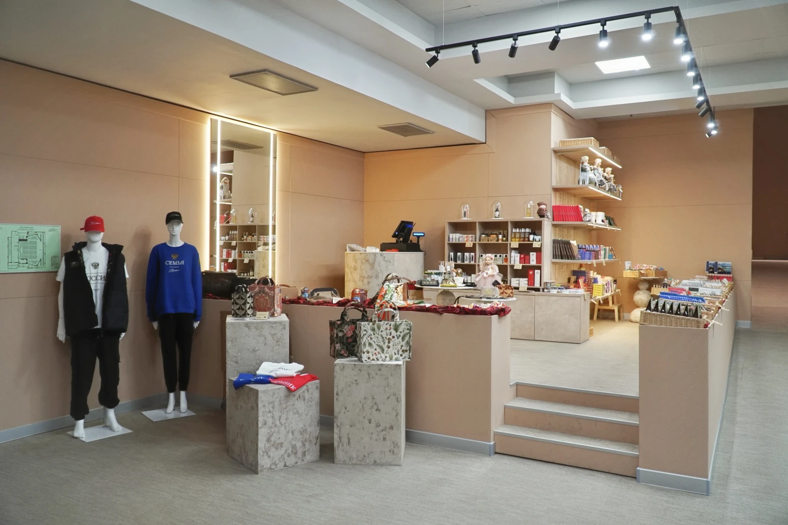Handmade jewelry with natural stones and Murano glass in the Department Store