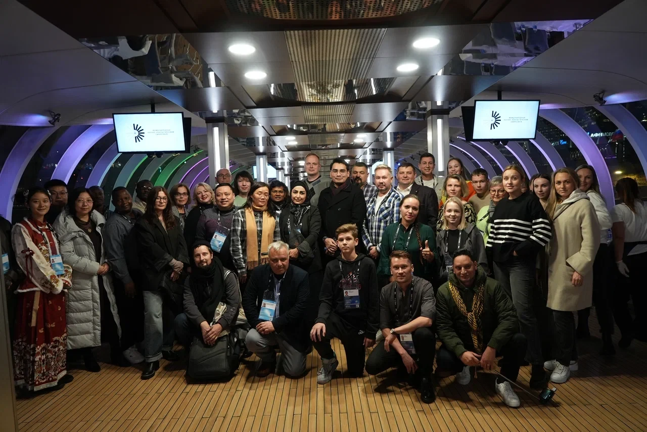 International participants of the "Inventing the Future" Symposium embarked on a river tour in Moscow