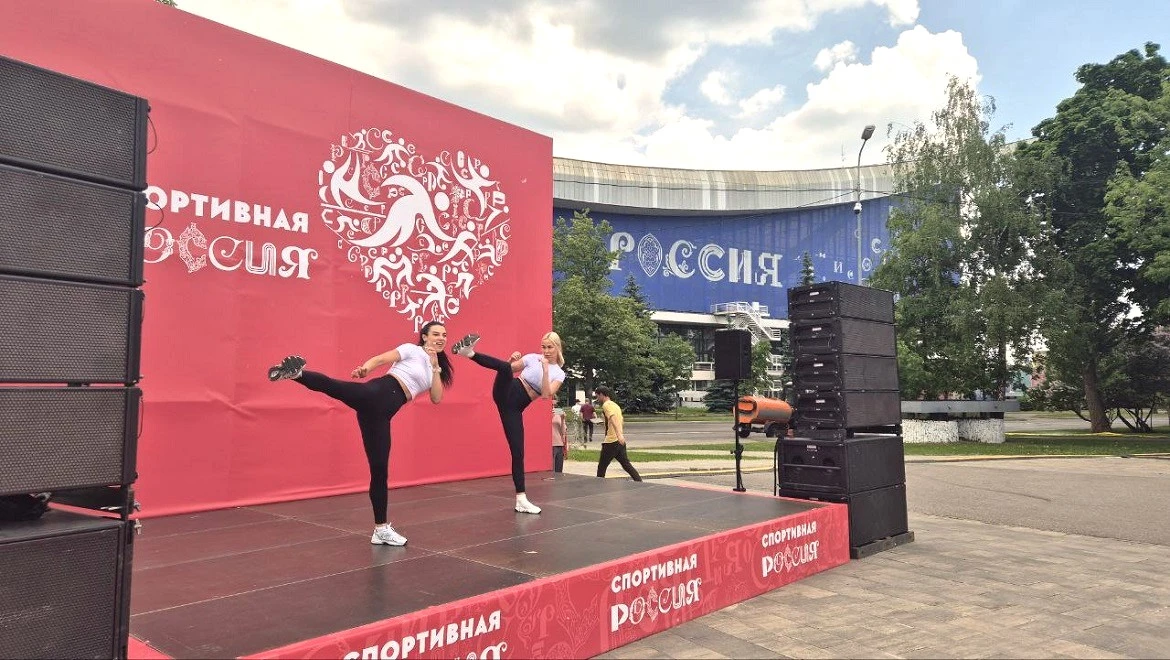RUSSIA EXPO guests exercised with athletes Maria Pytina and Valeria Chertok