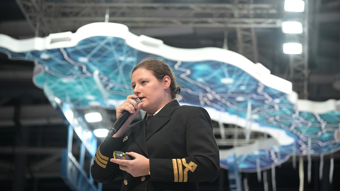 Bear is the master of the Arctic, and we recognize it: the first female navigator of a nuclear icebreaker spoke about her work