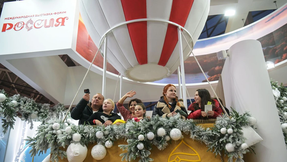 Fly in a hot air balloon and make friends with dinosaurs — the main pavilion of the RUSSIA EXPO invites families with children