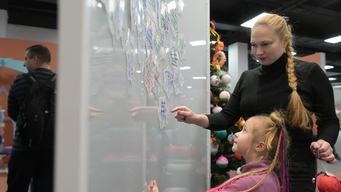 Drawing on walls, falling in love with Pushkin's works and making a postcard: things children can do at the RUSSIA EXPO