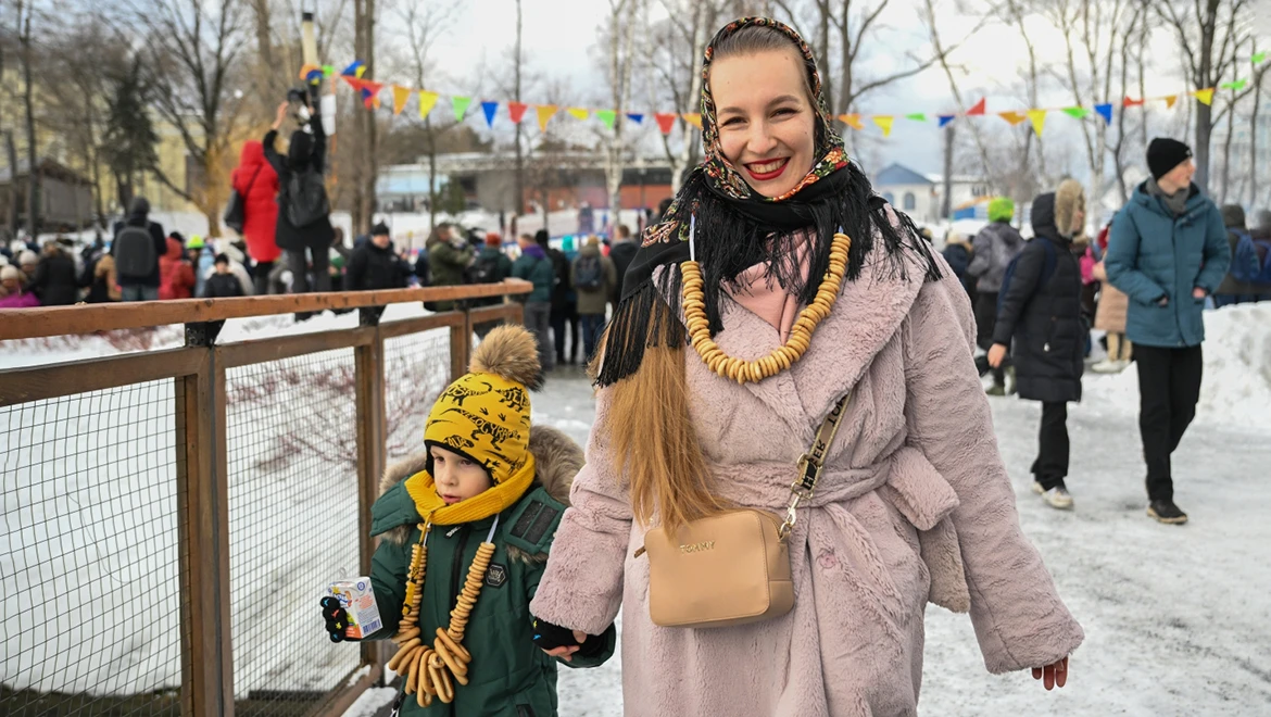 Maslenitsa procession and meeting with a million-subscribers blogger: a busy Wednesday at the RUSSIA EXPO