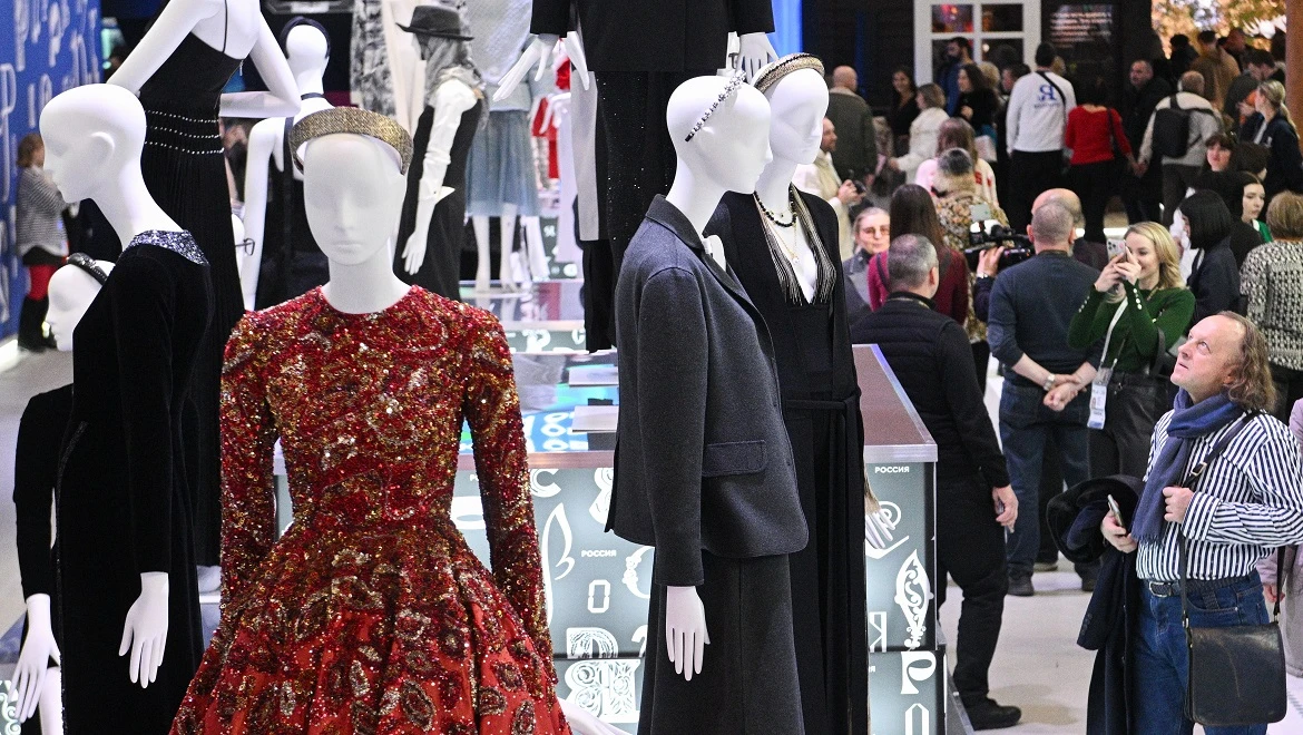 Vintage from the 90s and modern outfits: Fashion runway of the RUSSIA EXPO