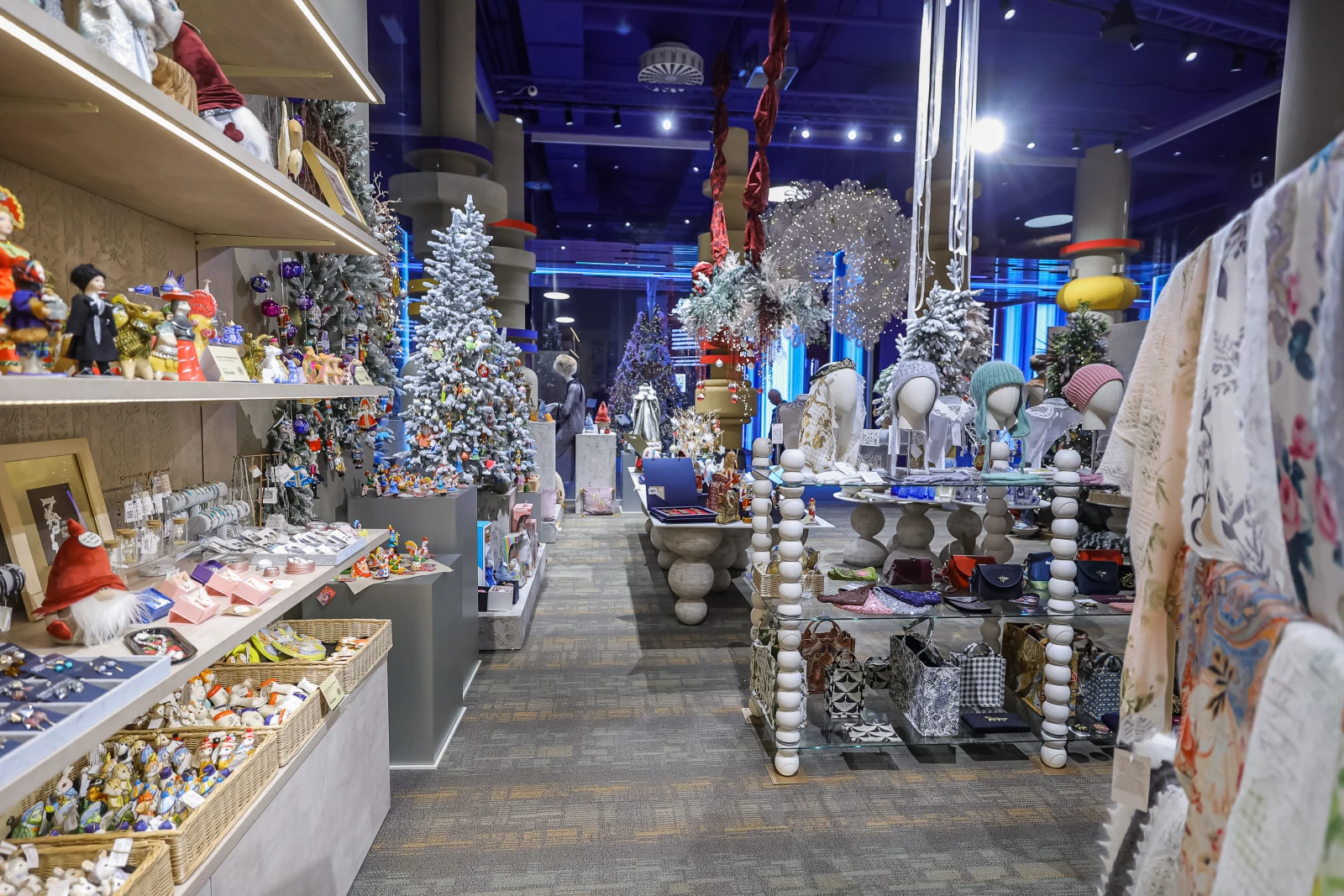 Warm accessories at the Department Store of the National Centre RUSSIA