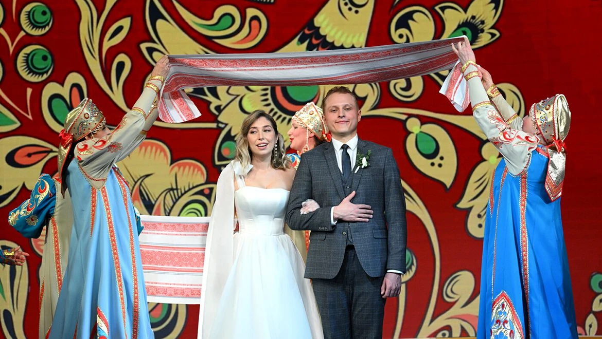 Under the live ringing of bells through the rushniki gates — a new family was born at the RUSSIA EXPO