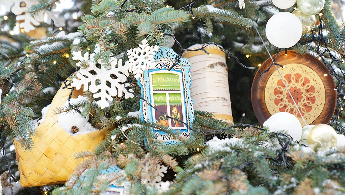 New Year tree of the Tomsk region: openwork carving and unique scraping