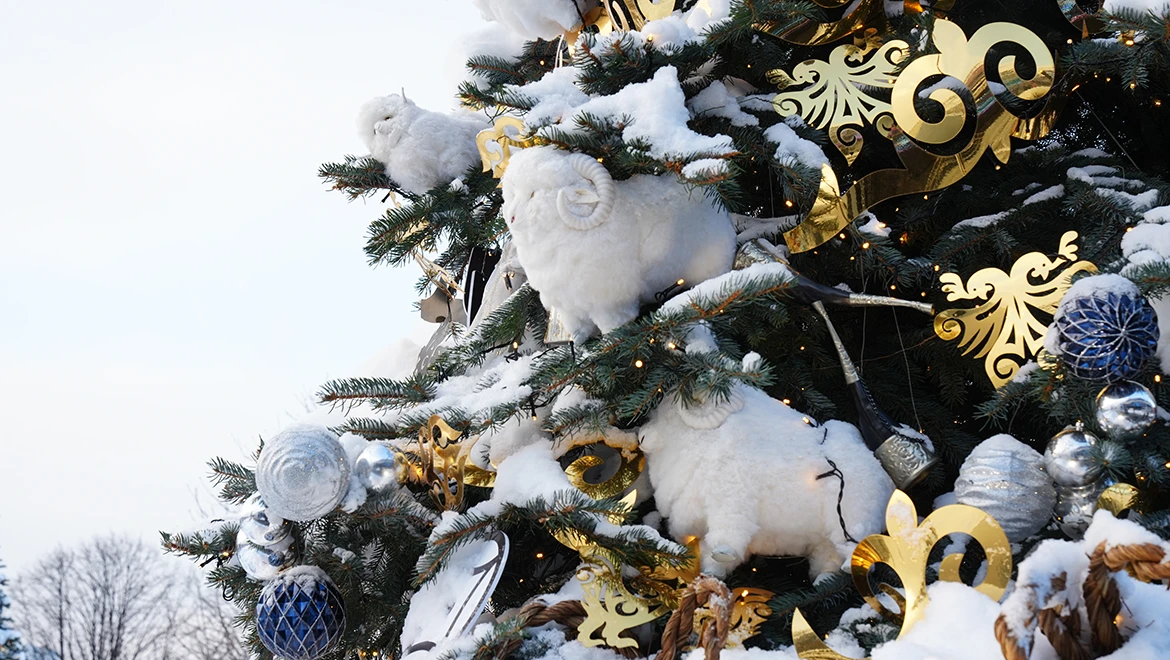 Christmas tree of Karachay-Cherkessia: rams, cups and national ornaments