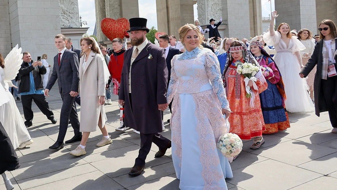 Six Ural couples got married at the RUSSIA EXPO