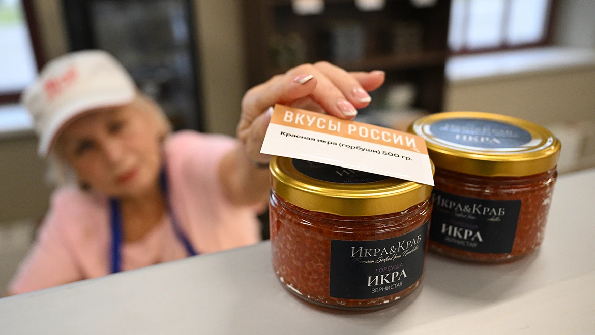 Cheese, meat and red caviar — the New Year fair will make you happy with an abundance of delicacies