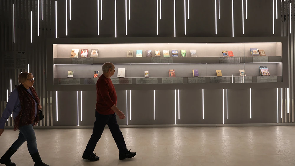 Literature that changed lives: books from international guests in the library exposition of the National Centre RUSSIA