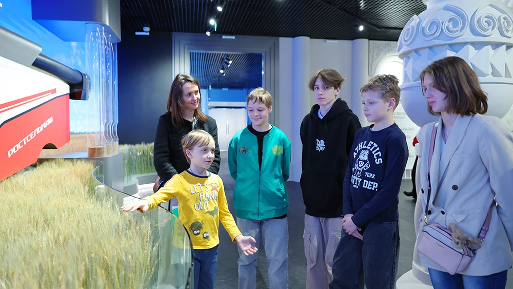 The future young guides of the National Centre RUSSIA have chosen the themes for their first tours