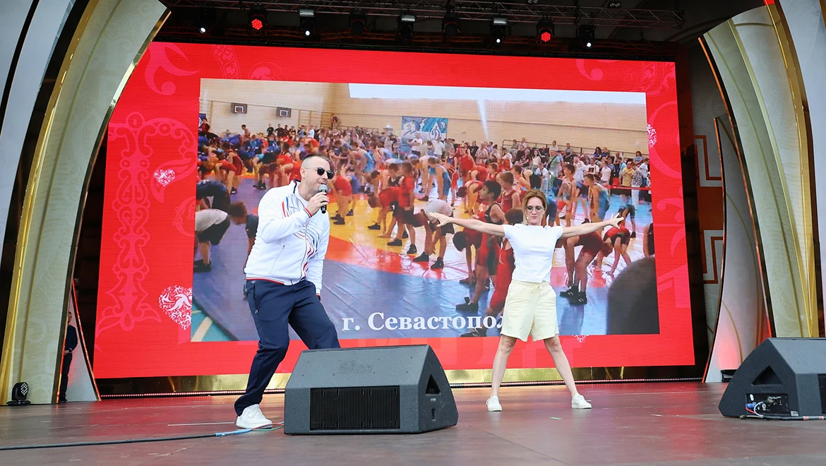 Exercise with Russian synchronized swimmer Maria Kiseleva was held at the RUSSIA EXPO