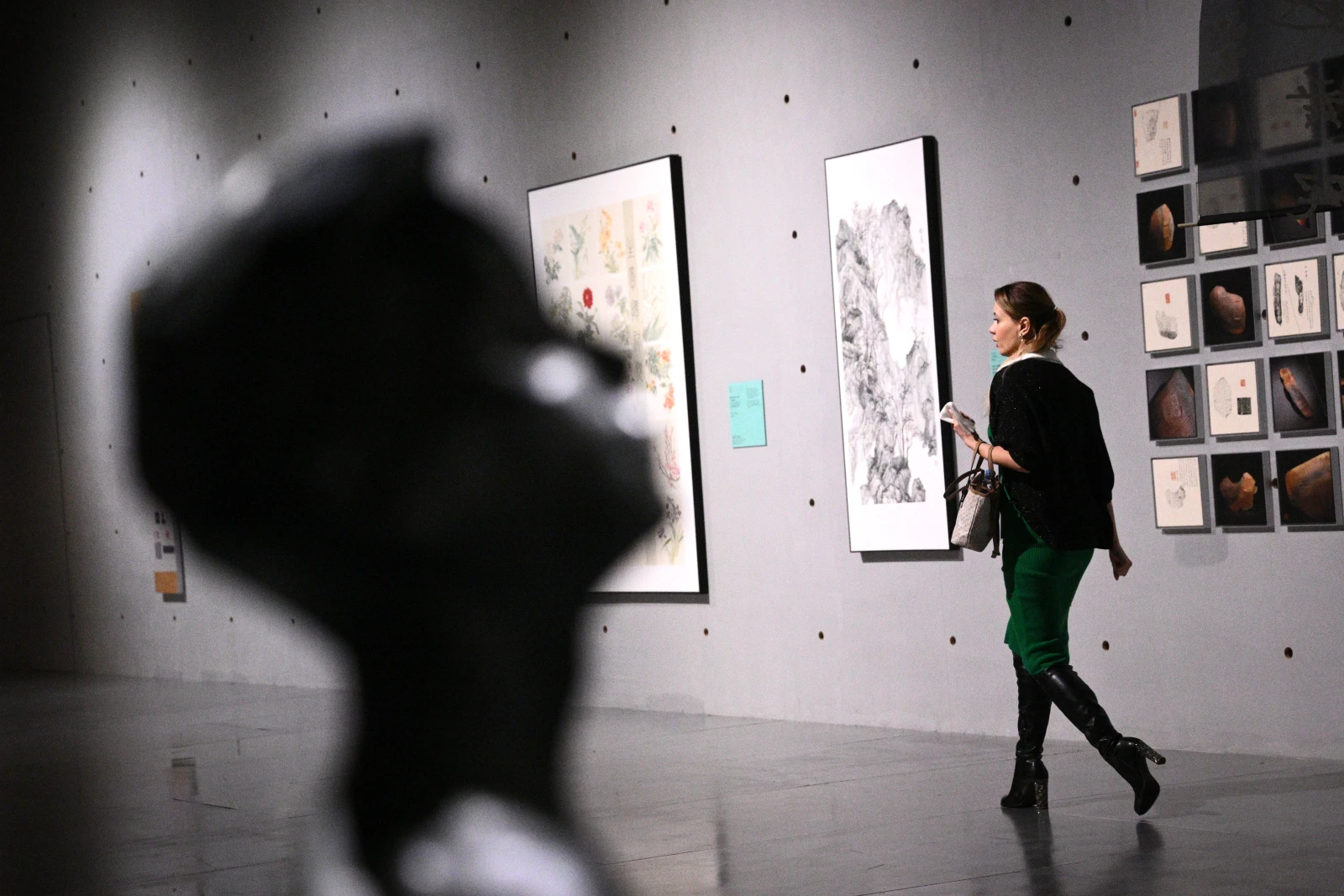 The world through a child’s eyes: touching paintings featuring children at the "Legacy for the Future" exposition