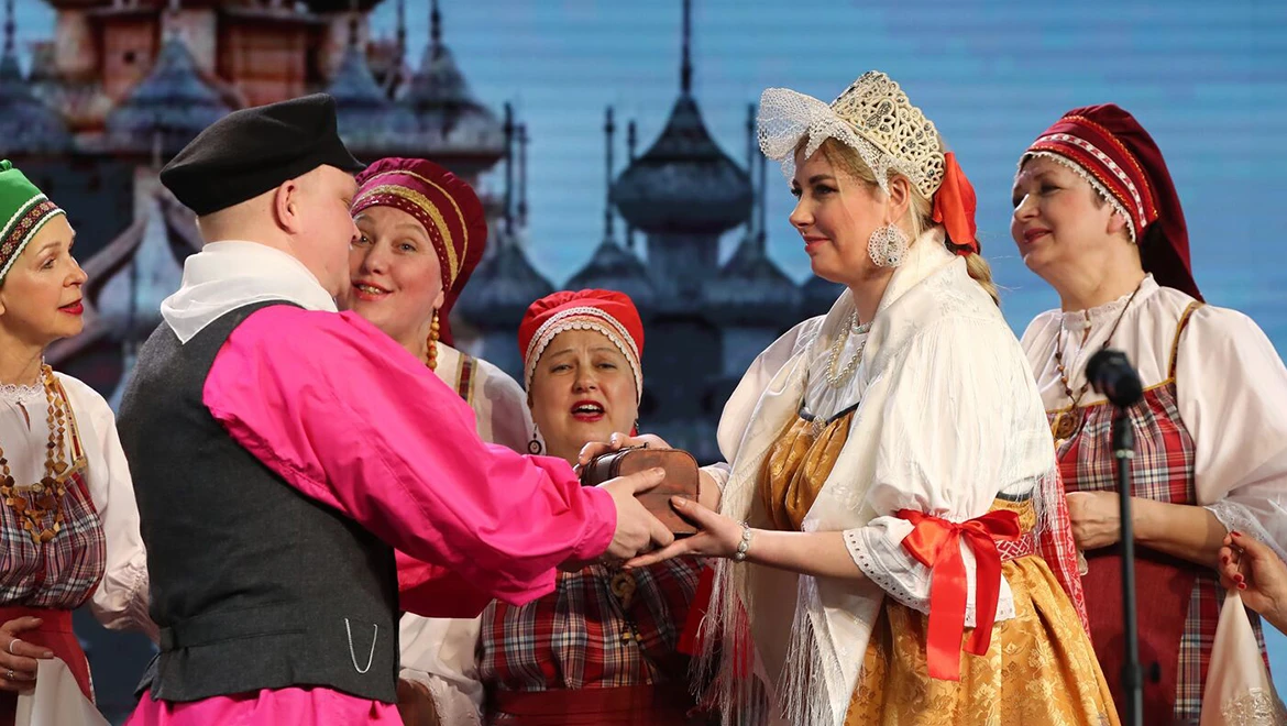 Dance kruuga — and you will definitely become happy: a wedding according to Karelian traditions was performed at the RUSSIA EXPO