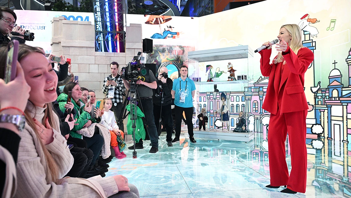 Yulianna Karaulova met with the guests of the RUSSIA EXPO