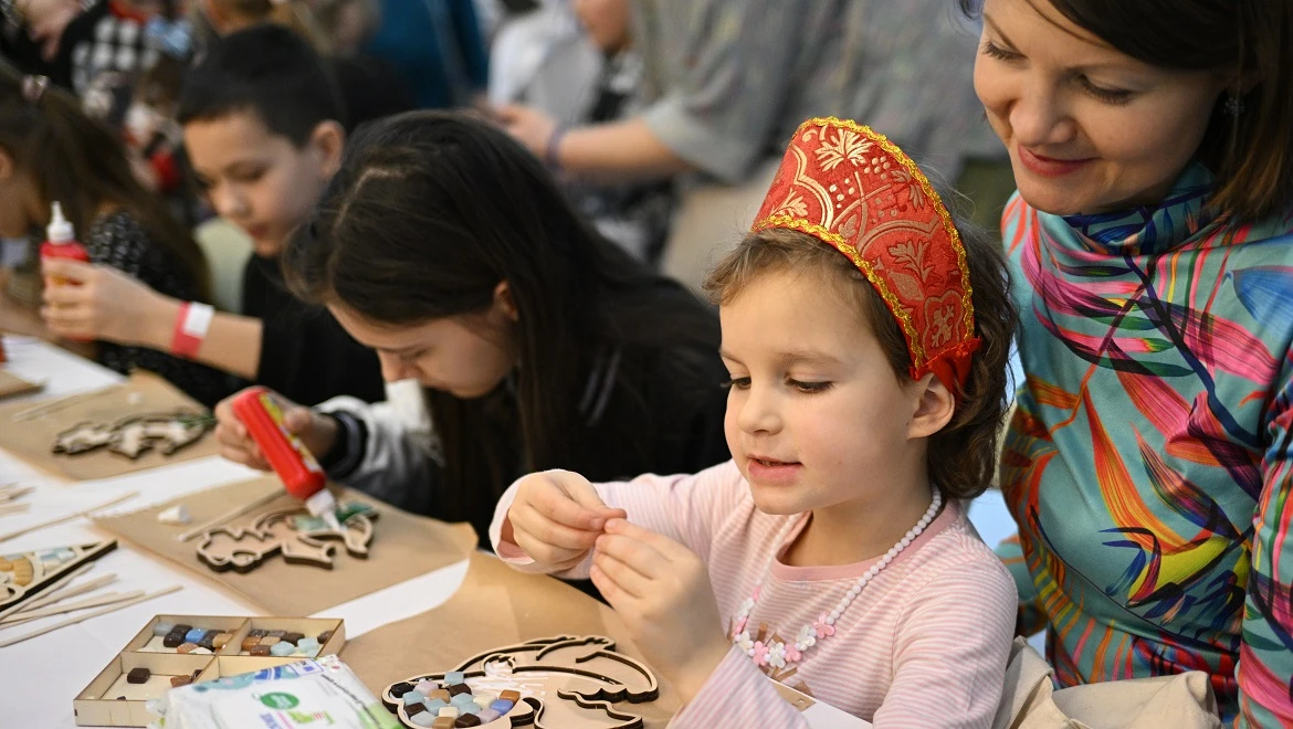Learning to be positive and developing fine motor skills: a useful day at the RUSSIA EXPO