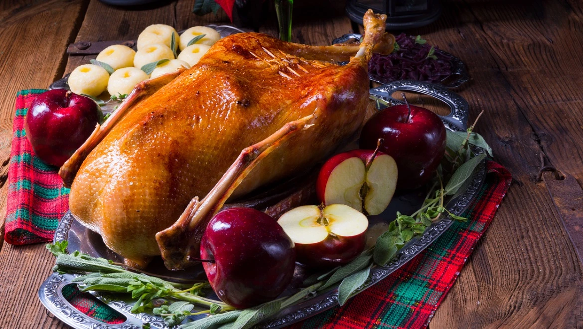 Wedding loaf and goose with apples: Central Federal District in the House of Russian Cuisine on May 19