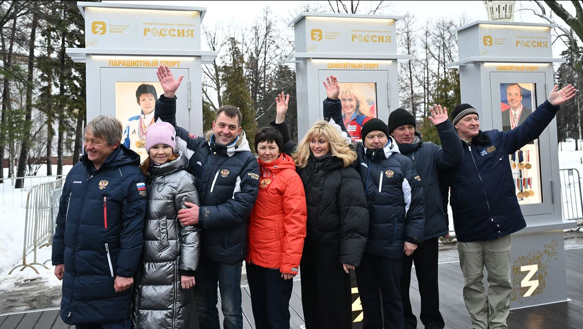 Aerobatics: an exposition of air sports opened at the Alley of Glory