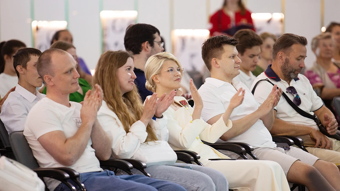 Dialogue with blogger Roman Kagramanov and meeting with director Karen Shakhnazarov. Events at the Exposition on June 14