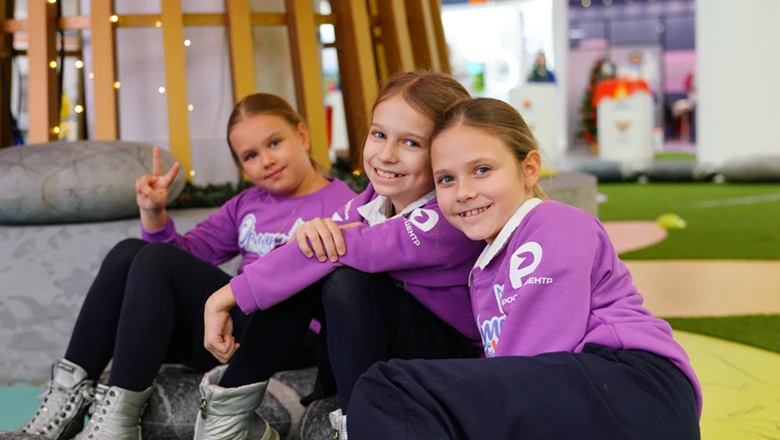 Evolution of the education system: Sergey Kravtsov gave schoolchildren a tour at the RUSSIA EXPO