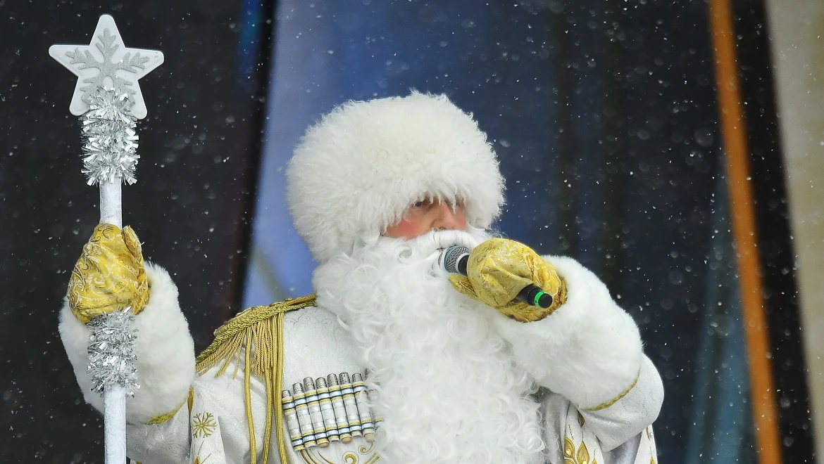 Sharovary, gazyri, epaulettes: Cossack Ded Moroz at the RUSSIA EXPO