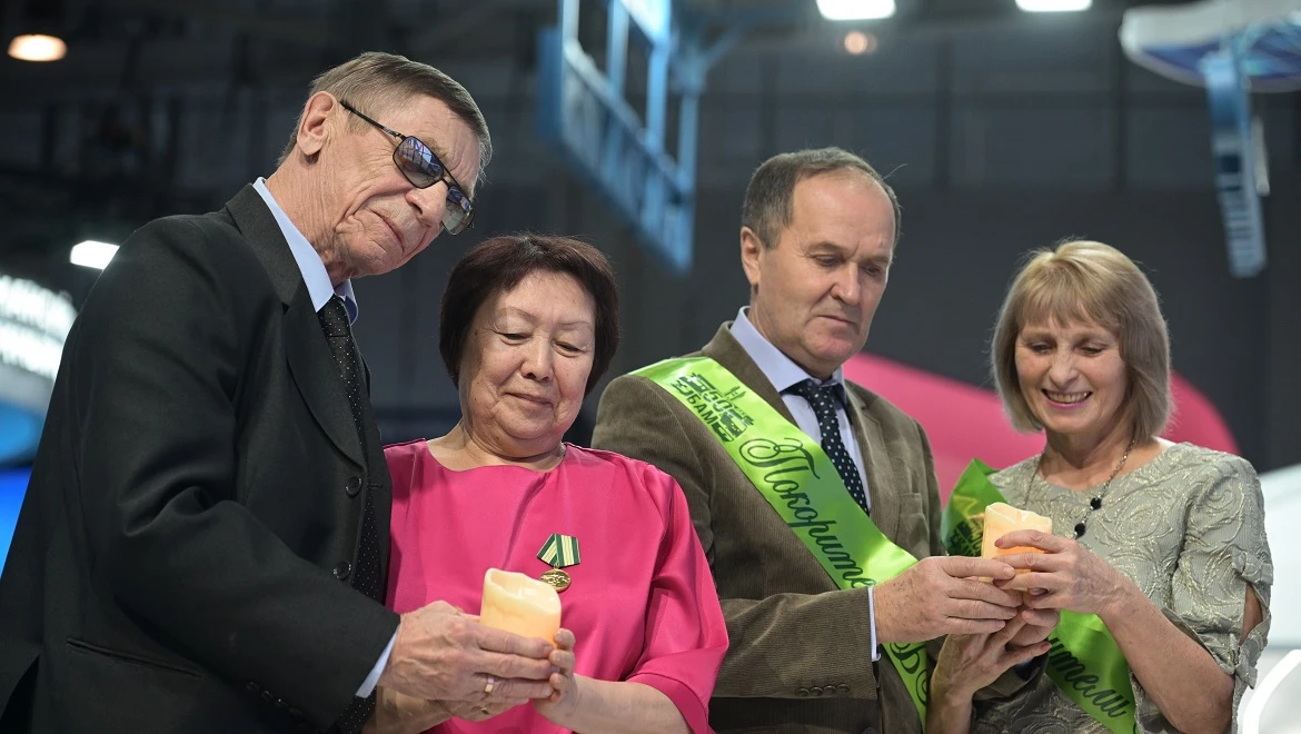 Jubilarians of married life - BAM construction workers - were congratulated at the RUSSIA EXPO