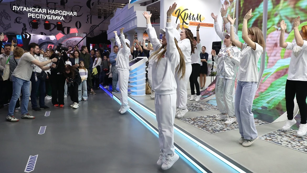 Bright dance flash mob "Beautiful Far Away": May 18 in Pavilion No. 75