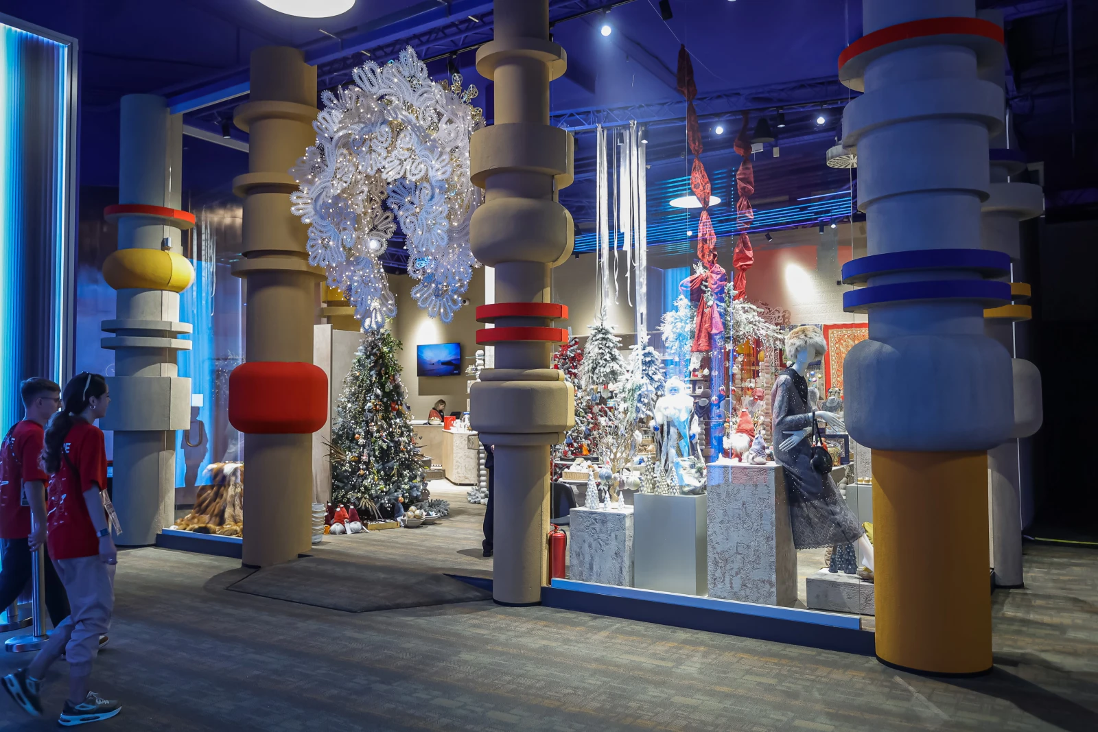 Handmade crafts and cultural heritage: dolls and souvenirs from different regions of Russia in the Department Store