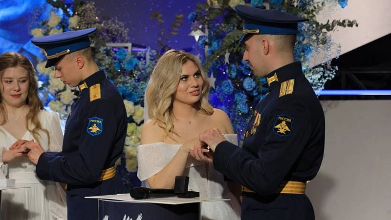 "Bitter!" at VDNH: Arkhangelsk couple had a "space" wedding at the RUSSIA EXPO