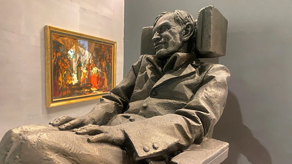 Life as a feat: the sculpture "Stephen Hawking" at the "Legacy for the Future" exposition