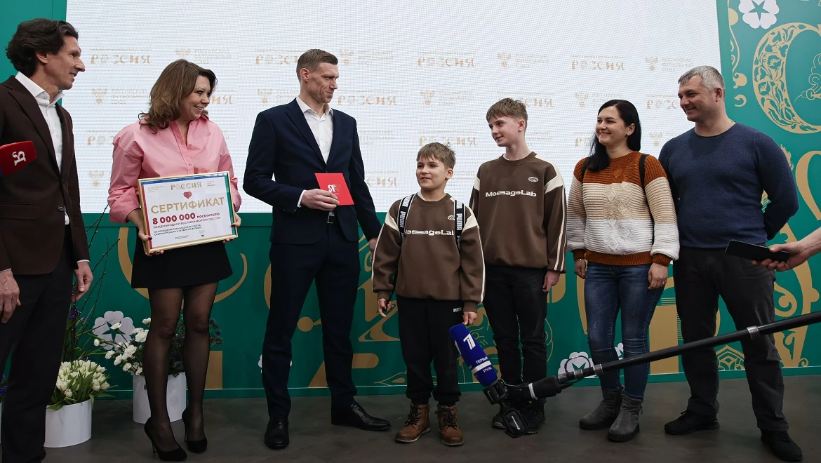 The eight millionth visitor to the RUSSIA EXPO received tickets to a match of the Russian national football team