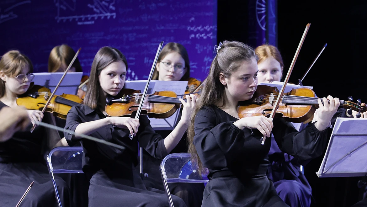 The Children’s Symphony Orchestra of Atomic Cities performed at the RUSSIA EXPO