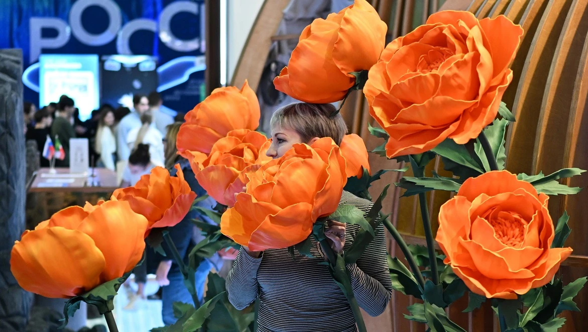 Compliments Machine, photo shoot and star concert: celebrating March 8 at the RUSSIA EXPO