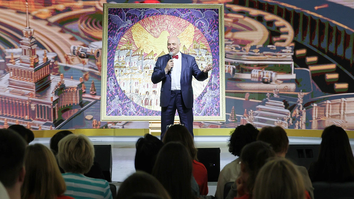 The panels and a painting created at the RUSSIA EXPO were donated to the State Historical Museum