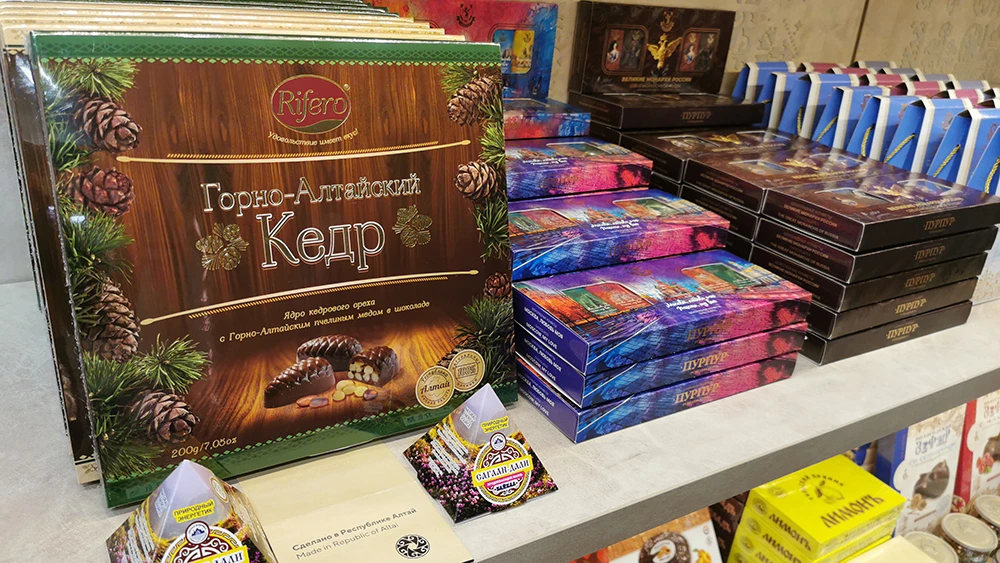 Functional chocolate and cedar nut brittle: sweet gifts for men at the Department Store of the National Centre RUSSIA