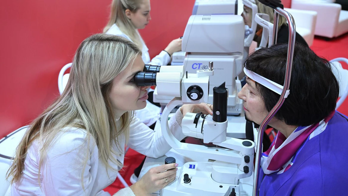 Check your eyesight, catch a wave and build a drone: active Friday at the RUSSIA EXPO