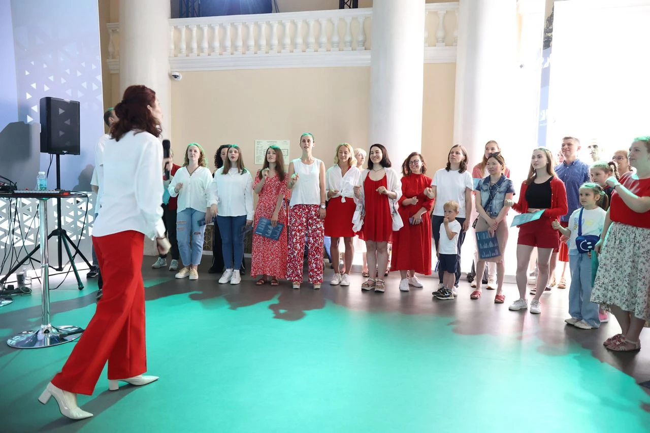 Guests of the RUSSIA EXPO and the Funchoir express their love for the country and its cities
