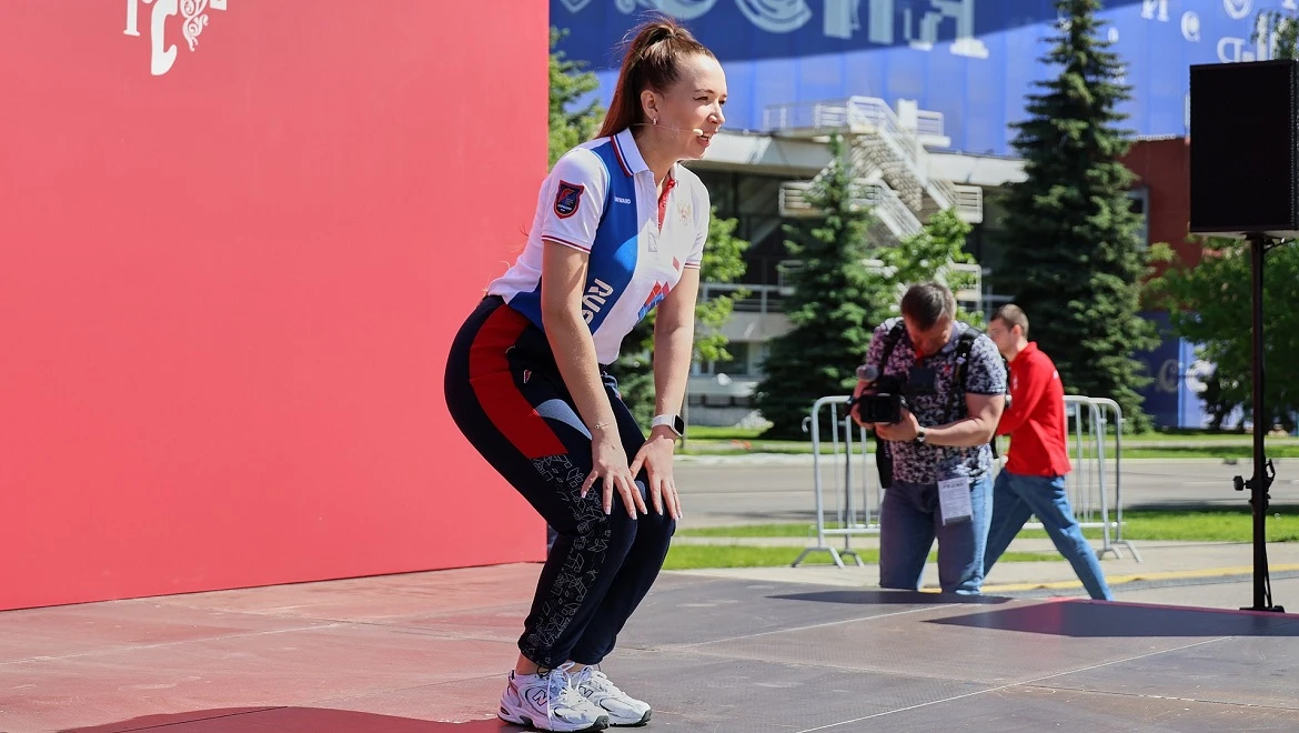 Exercise session with kickboxing master of sports Darya Merkulova was held at the RUSSIA EXPO