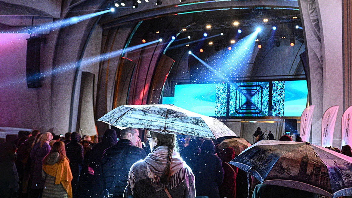 Two spectacular concerts at once on the Main Stage of VDNH