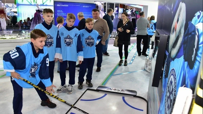 Snowboarding tricks, hockey and an auction for children: how to spend unusual time together with the whole family