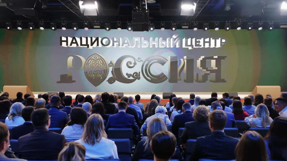 "History shapes consciousness": Vladimir Medinsky on forecasting the future at the Znanie.State Forum in the National Centre RUSSIA