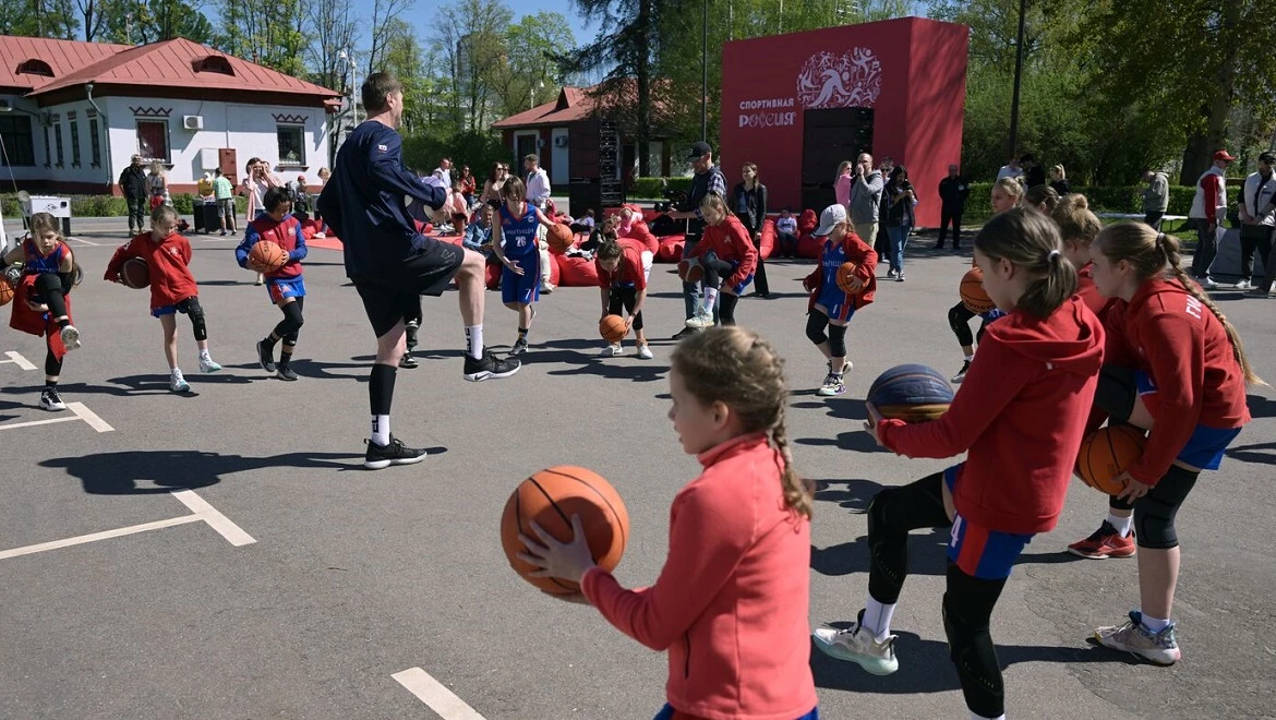 The main sports space of the RUSSIA EXPO opened with mass exercise and a masterclass